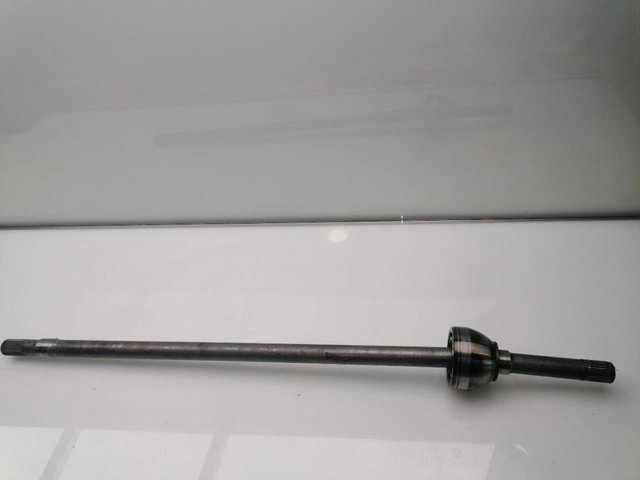 Półoś napędowa przednia lewa 39101VB001 NISSAN