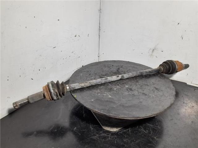 Półoś tylna 39600CA000 NISSAN