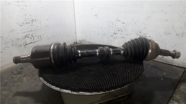 Półoś tylna 39600CA000 NISSAN
