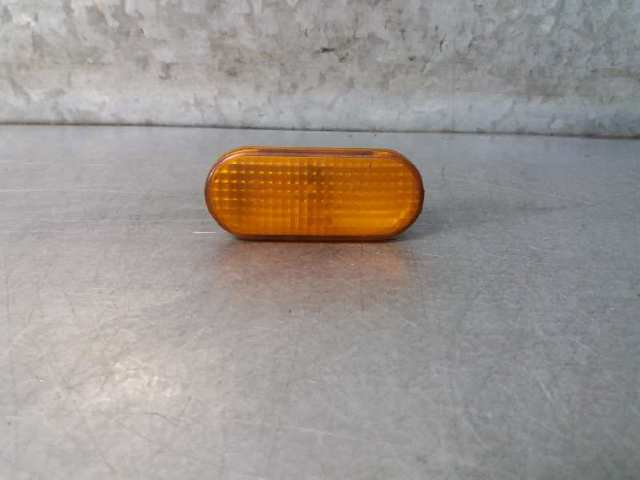 Powtarzacz kierunkowskazu na błotniku 3A0949101A VAG