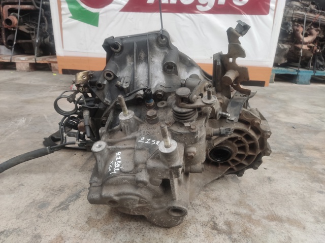 Mechaniczna skrzynia biegów w komplecie 3A101 MAZDA