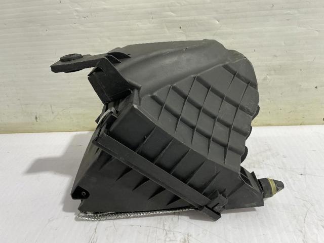 Obudowa filtra powietrza Volkswagen Passat 3B3