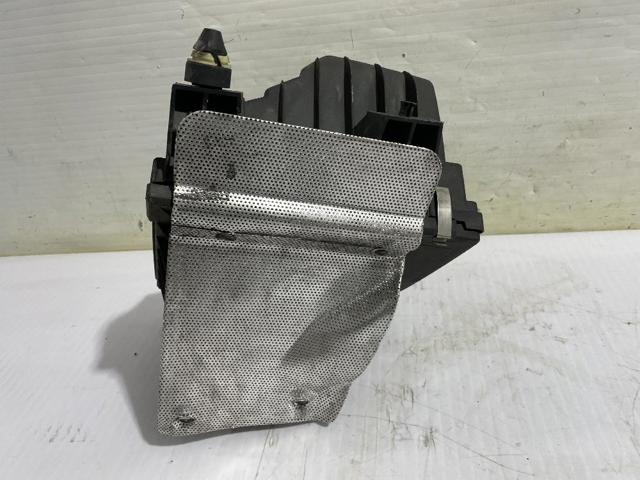 Obudowa filtra powietrza Volkswagen Passat 3B3