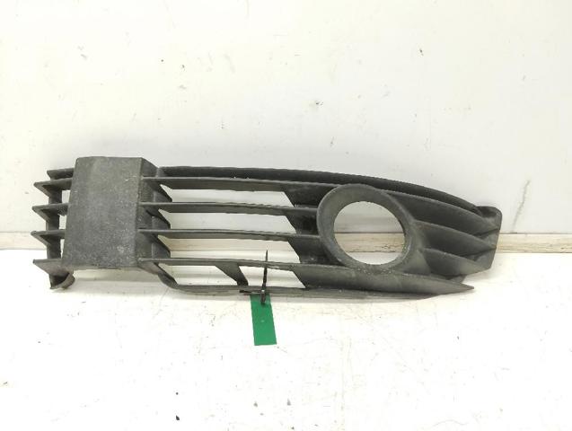 Zaślepka (kratki) lamp przeciwmgielnych zderzaka przedniego lewa 3B0853665L VAG