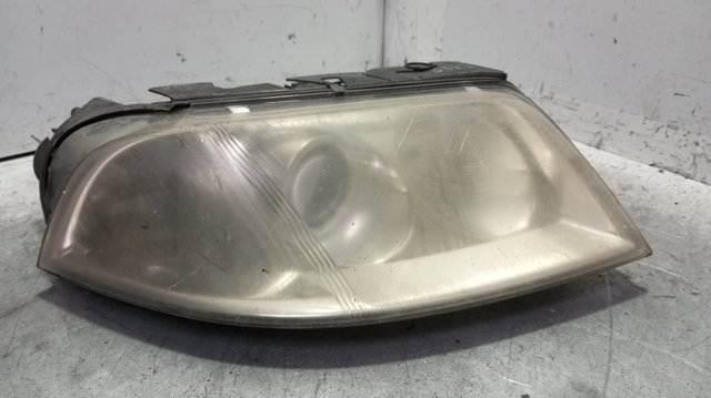 Reflektor prawy 3B0941016AN VAG