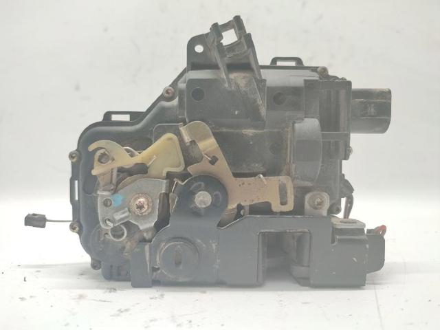 Zamek drzwi tylnych lewych 3B4839015A VAG