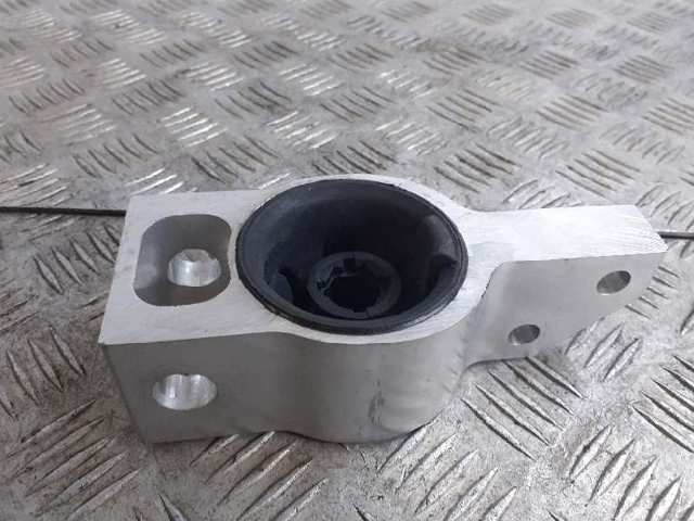 Silentblock przedniego wahacza dolnego 3C0199231D VAG