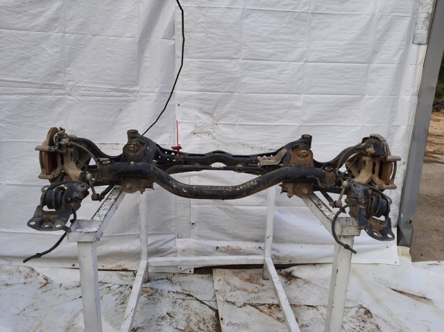 Tylna belka Volkswagen Passat