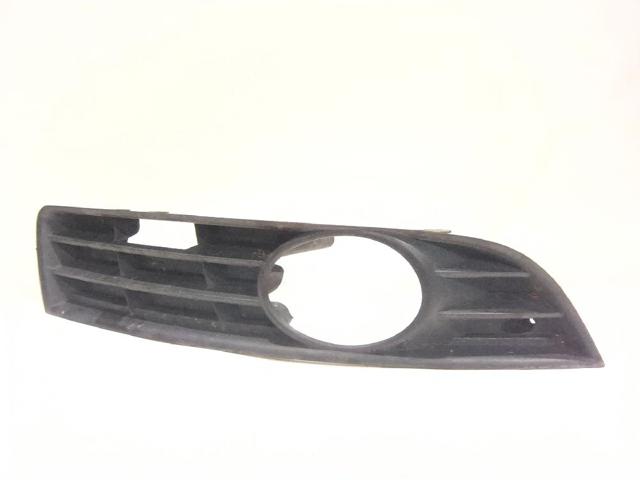 Zaślepka (kratka) lamp przeciwmgielnych zderzaka przedniego prawa 3C0853666A VAG