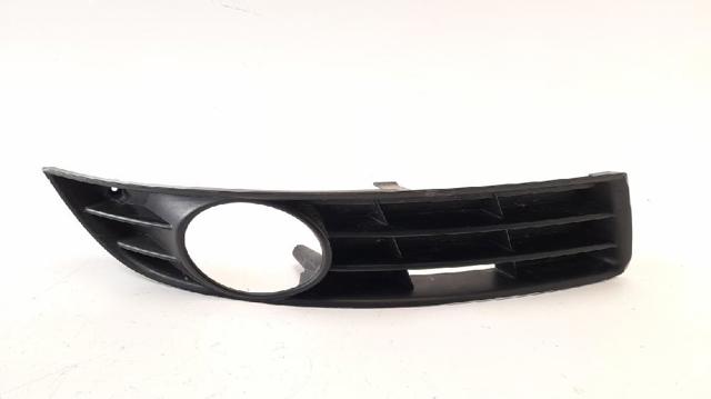 Zaślepka (kratka) lamp przeciwmgielnych zderzaka przedniego prawa 3C0853666A VAG