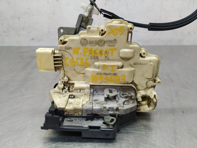 Zamek drzwi przednich lewych 3C1837015A VAG