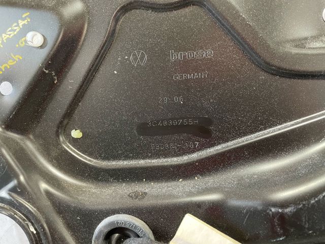 Mechanizm podnoszenia szyby drzwi tylnych lewych 3C4839755H VAG