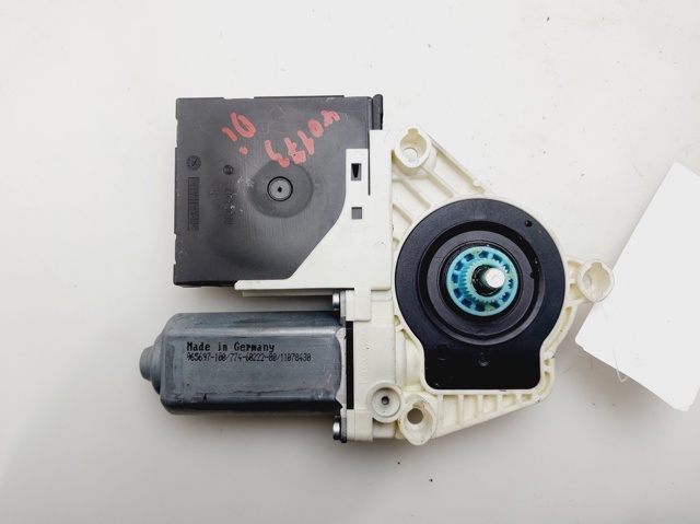 Mechanizm podnoszenia szyby drzwi przednich lewych 3C8837461J VAG