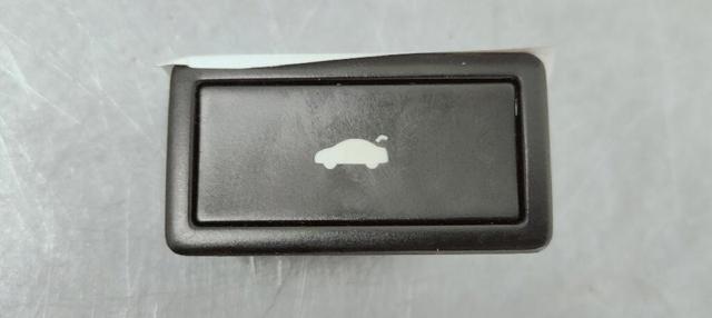 Przycisk klapy bagażnika (3/5 drzwi) w kabinie 3D0959831D VAG