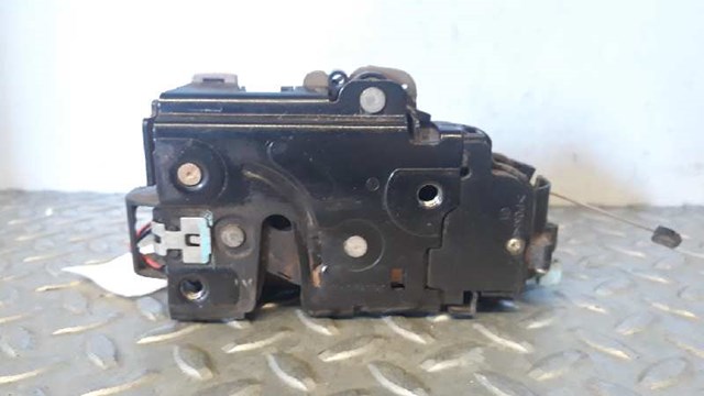 Zamek drzwi przednich lewych 3D1837015 VAG