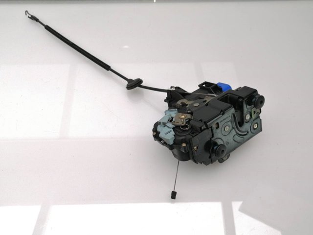 Zamek drzwi przednich lewych 3D1837015 VAG