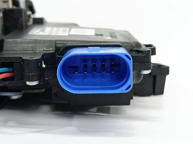 Zamek drzwi przednich prawych 3D1837016 VAG