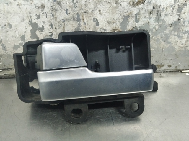 Klamka drzwi lewych przednia/tylna wewnętrzna 3M51R22601BB FORD
