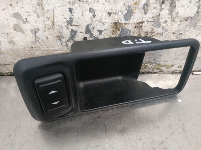 Klamka drzwi lewych przednia/tylna wewnętrzna 3M51R22601BB FORD