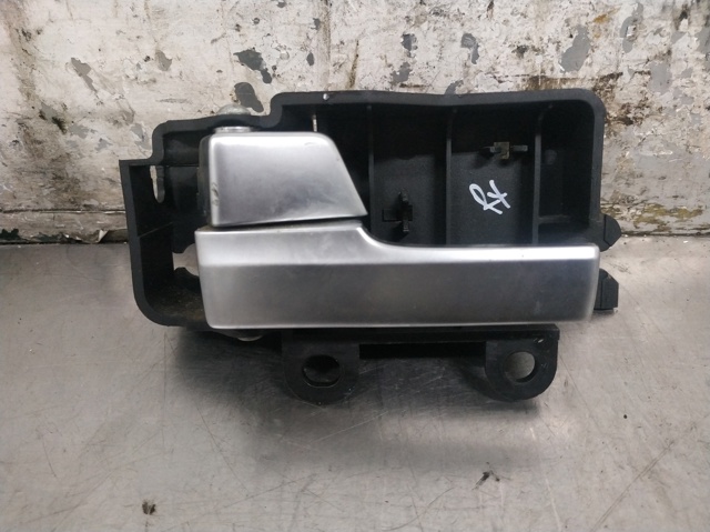 Klamka drzwi lewych przednia/tylna wewnętrzna 3M51R22601BB FORD