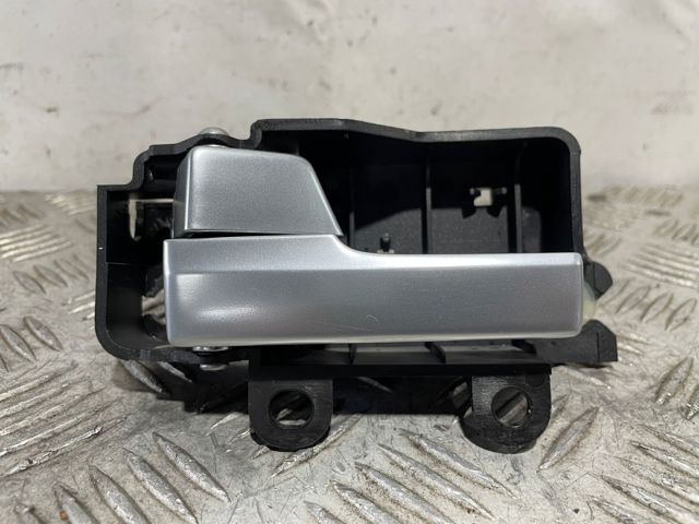 Klamka drzwi przednich wewnętrzna lewa 3M51R22601BD FORD