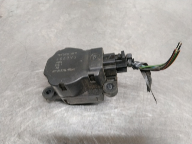 Silniczek klapy nagrzewnicy 3M5H19E616AB FORD