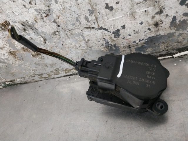 Silniczek klapy nagrzewnicy 3M5H19E616AB FORD