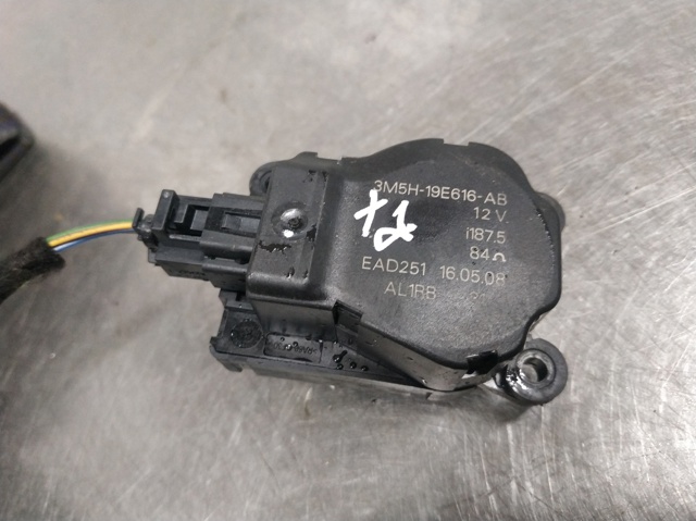 Silniczek klapy nagrzewnicy 3M5H19E616AB FORD