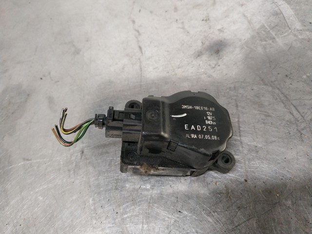 Silniczek klapy nagrzewnicy 3M5H19E616AB FORD