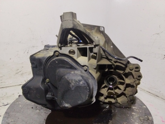 Mechaniczna skrzynia biegów w komplecie 3M5R7002ND FORD