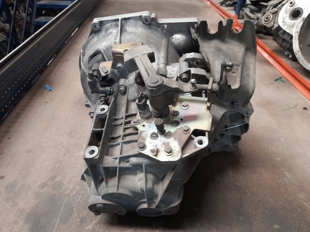 Mechaniczna skrzynia biegów w komplecie 3M5R7002YF MAZDA