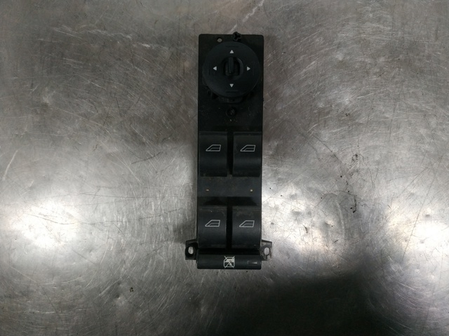 Panel przyciskowy sterowania podnośnikiem szyby przedni lewy 3M5T14A132AF FORD