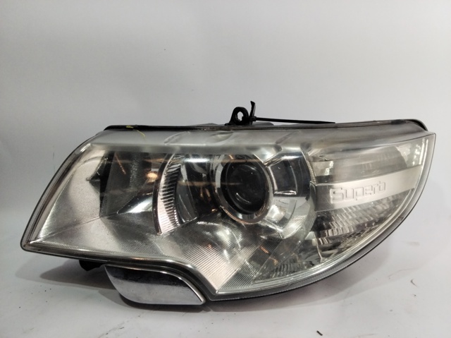 Reflektory Skoda SuperB