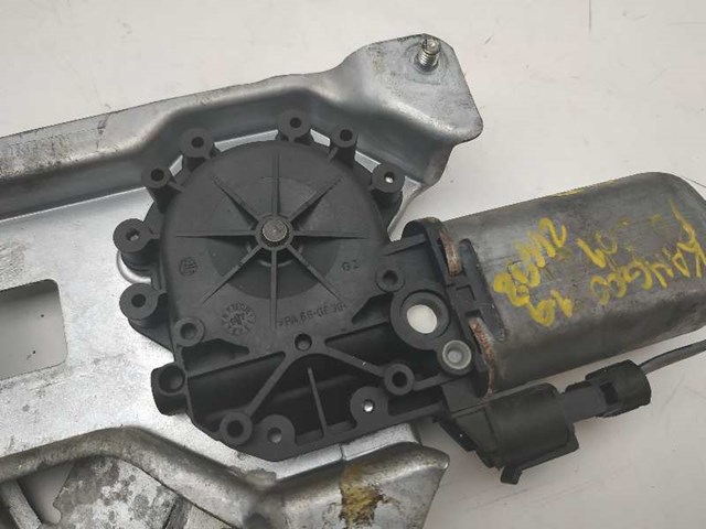 Mechanizm podnoszenia szyby drzwi przednich prawych 400371A RENAULT