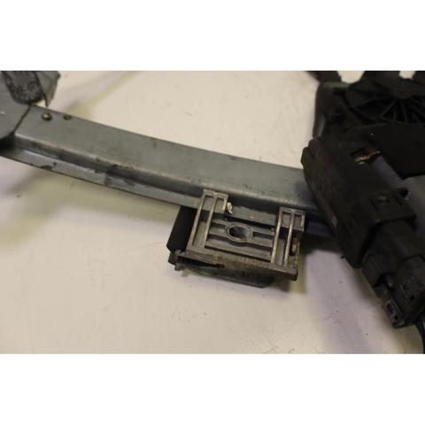 Mechanizm podnoszenia szyby drzwi przednich prawych 400875E RENAULT