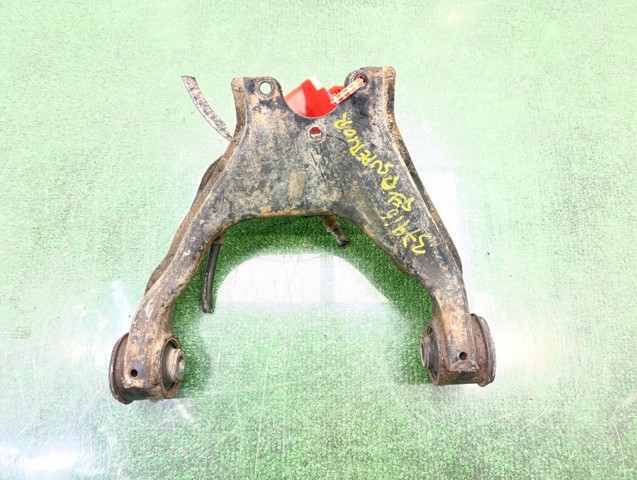 Wahacz zawieszenia przedniego prawy górny 4010A118 MITSUBISHI