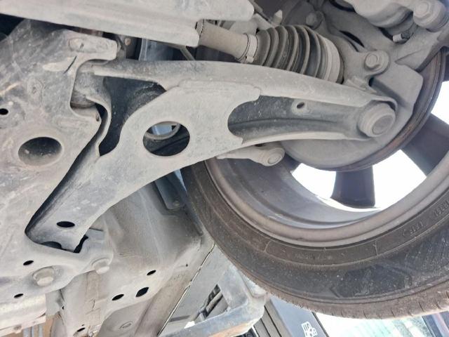 Wahacz zawieszenia przedniego dolny lewy 4013A427 MITSUBISHI