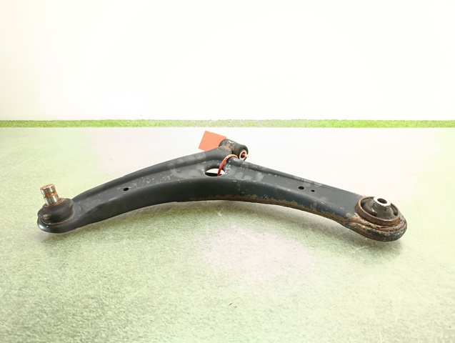 Wahacz zawieszenia przedniego dolny lewy 4013A443 MITSUBISHI