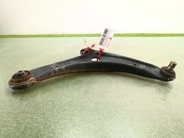Wahacz zawieszenia przedniego dolny prawy 4013A444 MITSUBISHI