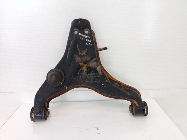 Wahacz zawieszenia przedniego dolny lewy 4013A471 MITSUBISHI