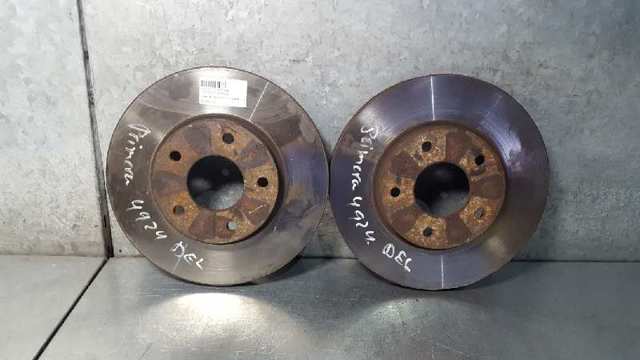 Tarcza hamulcowa przednia 402064U107 NISSAN