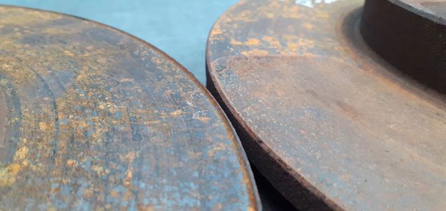 Tarcza hamulcowa przednia 402064U107 NISSAN