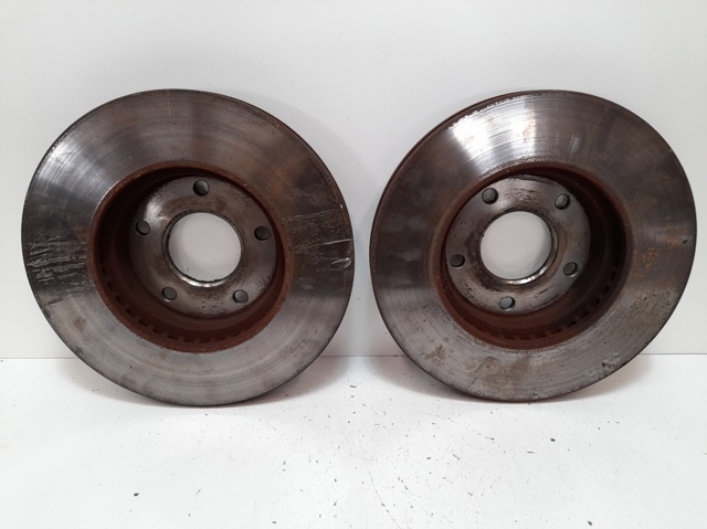 Tarcza hamulcowa przednia 402064U107 NISSAN