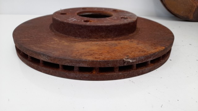 Tarcza hamulcowa przednia 402064U107 NISSAN