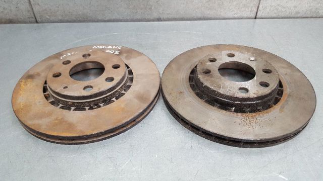 Tarcza hamulcowa przednia 402069518R RENAULT