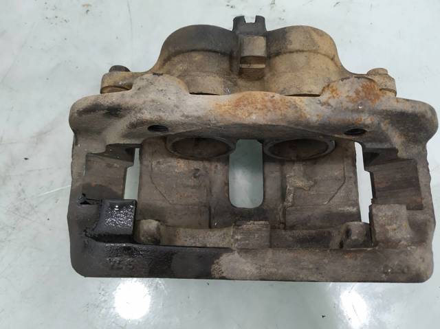 Zacisk hamulcowy przedni lewy 410107F000 NISSAN