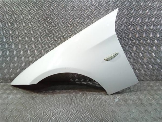 Błotnik przedni lewy 41355A55AF3 BMW