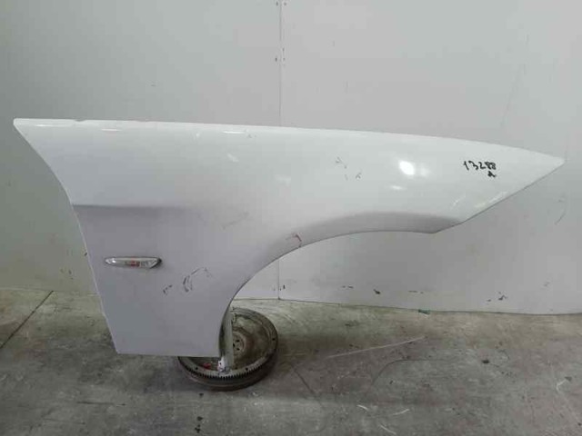 Błotnik przedni prawy 41355A55AF4 BMW