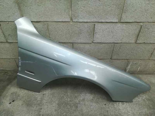 Błotnik przedni prawy 41358162134 BMW