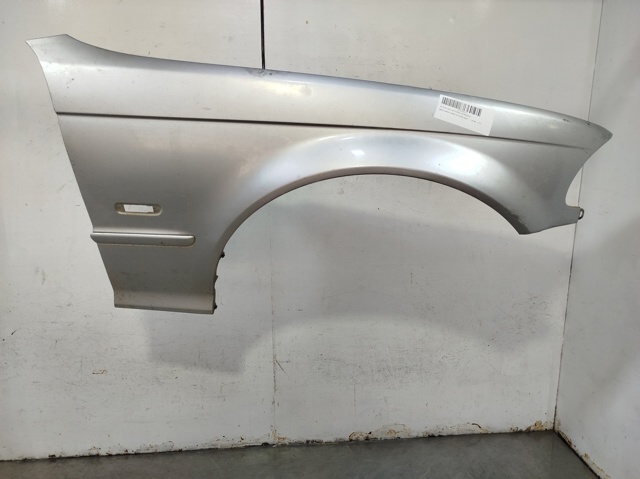 Błotnik przedni prawy 41358240406 BMW